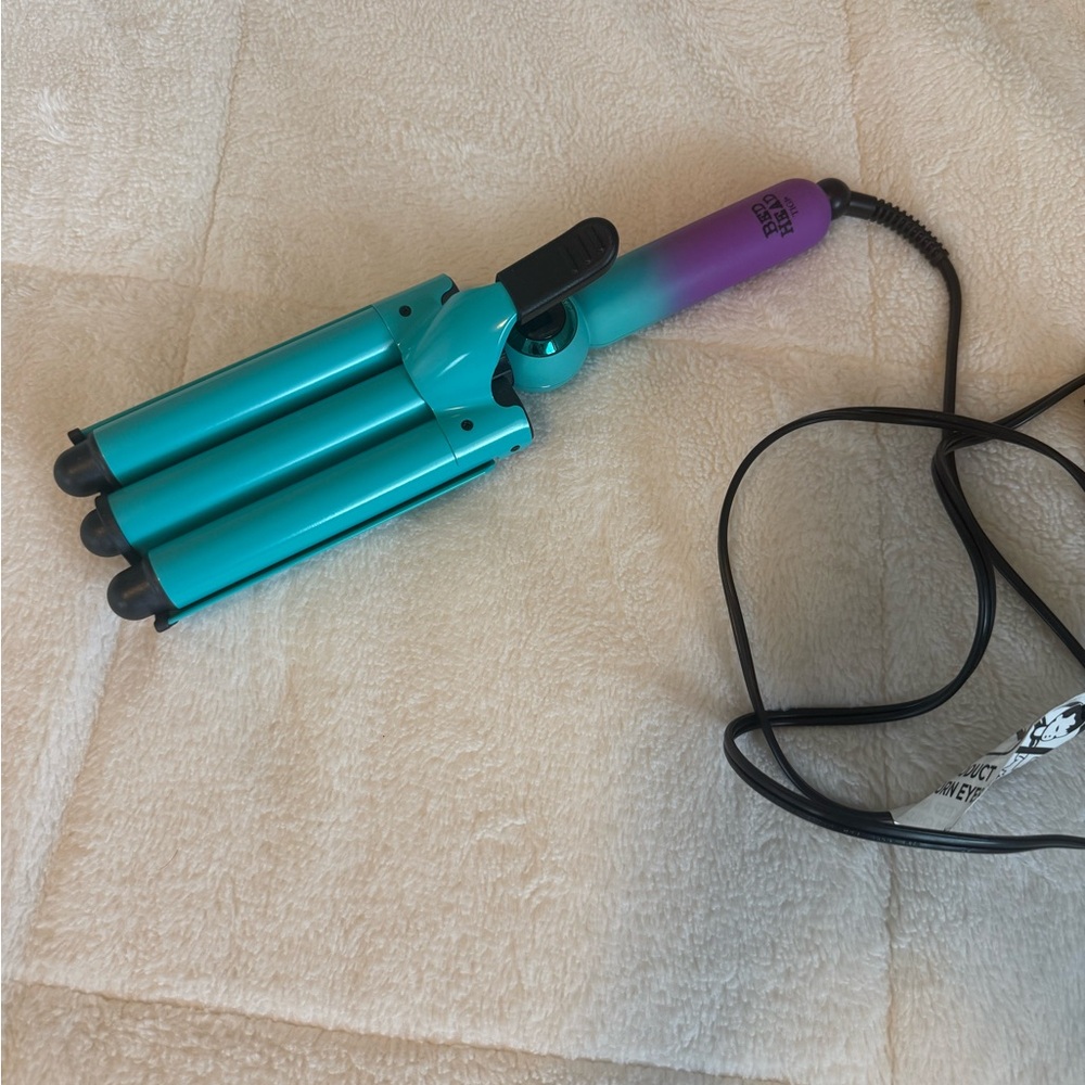 3-Barrel hair crimper barely used and heat goes up to 410 degrees
